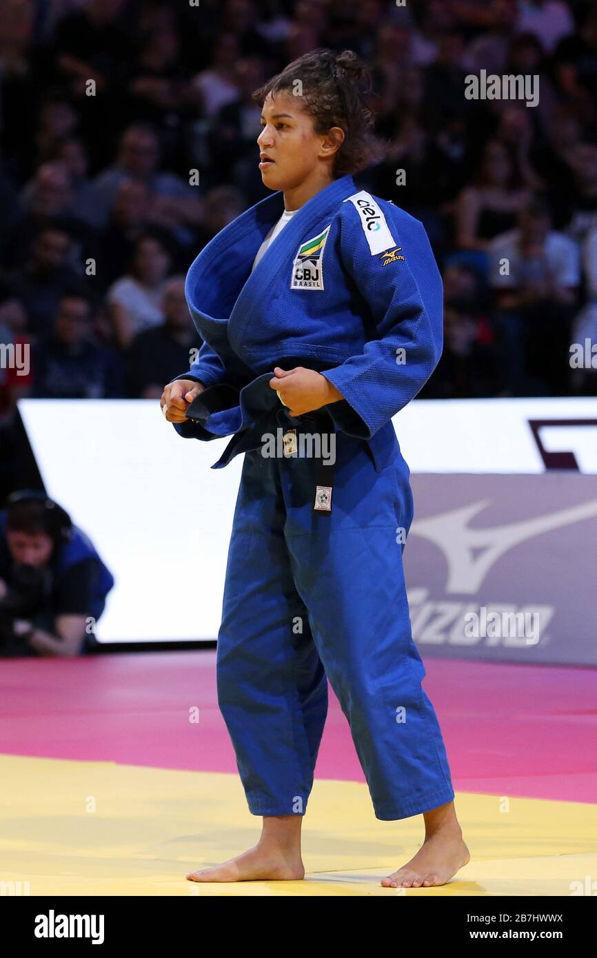 Paris, France - 8 février 2020: Larissa Pimenta pour le Brésil contre Sarah Menezes pour le Brésil, femmes - 52 kg, médaille de bronze Match (crédit: Mickael Chavet) Banque D'Images