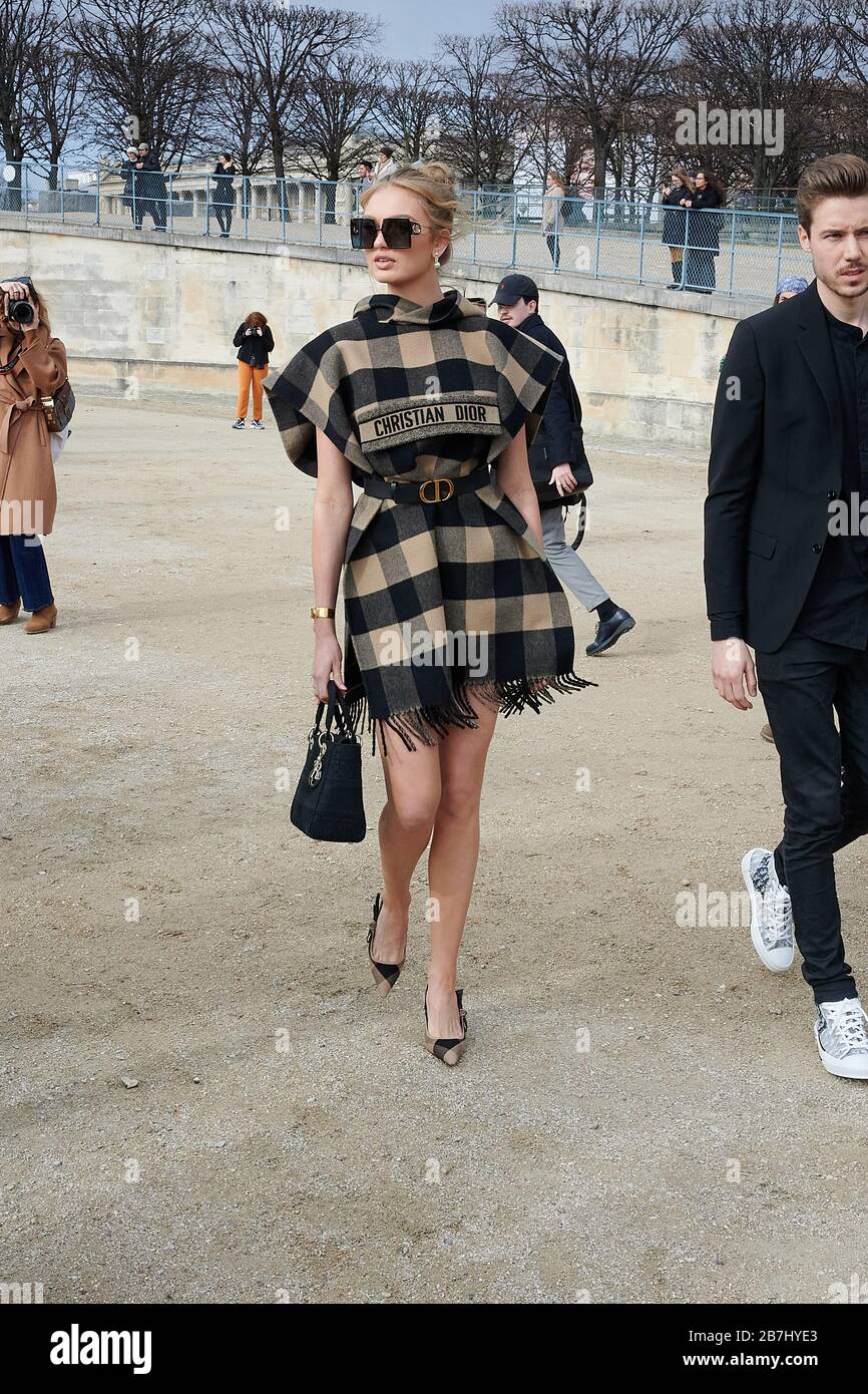 Paris, France -February 27, 2019: Street style outfit - Camila Coelho  before a fashion show during Paris Fashion Week - PFWFW19 Stock Photo -  Alamy