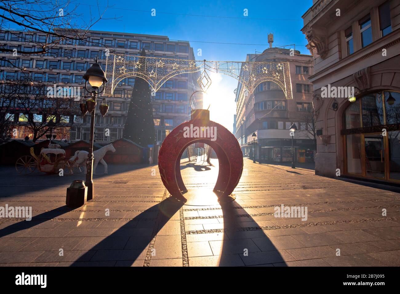 Belgrade. Centre-ville Street view en saison d'hiver de décorations. Capitale de la Serbie Banque D'Images