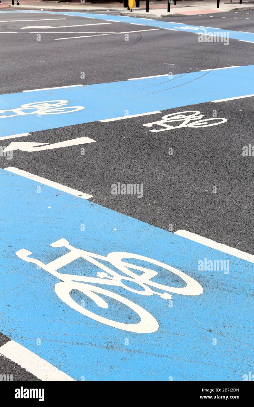 Voie cyclable dans la ville - Londres, Royaume-Uni. Bike route. Banque D'Images