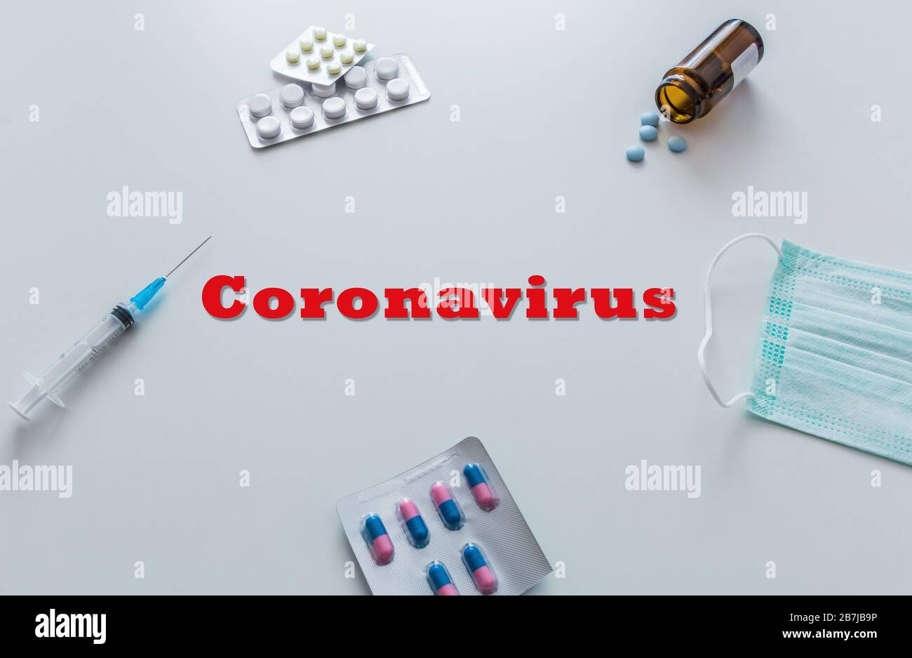 Inscription COVID-19 sur fond blanc. Organisation mondiale de la santé, qui a introduit le nouveau nom officiel de la maladie du coronavirus nommé COVID-19. Banque D'Images