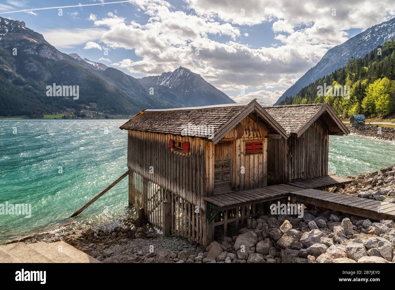 Cabane en bois à Pertisau am Achensee dans les Alpes autrichiennes Banque D'Images