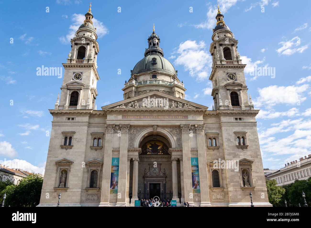 Coupole Et Tour De La Basilique Banque D image Et Photos Alamy coupole-et-tour-de-la-basilique-banque-d-image-et-photos-alamy