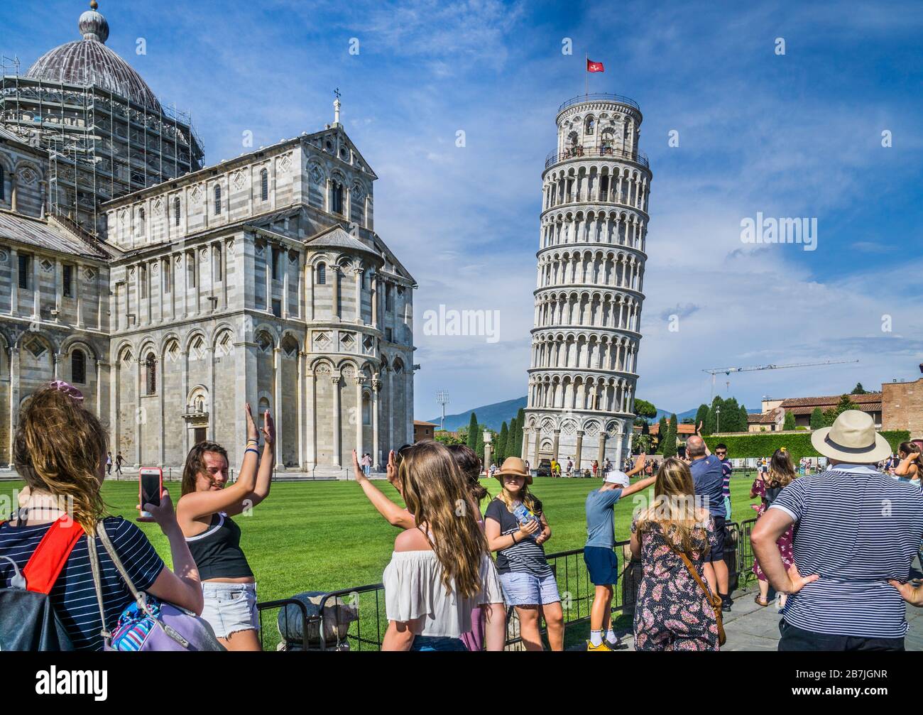 le campanile, le clocher autonome de la cathédrale de Pise sur la Piazza dei Miracoli, l'emblématique Tour penchée de Pise, Toscane, Italie Banque D'Images