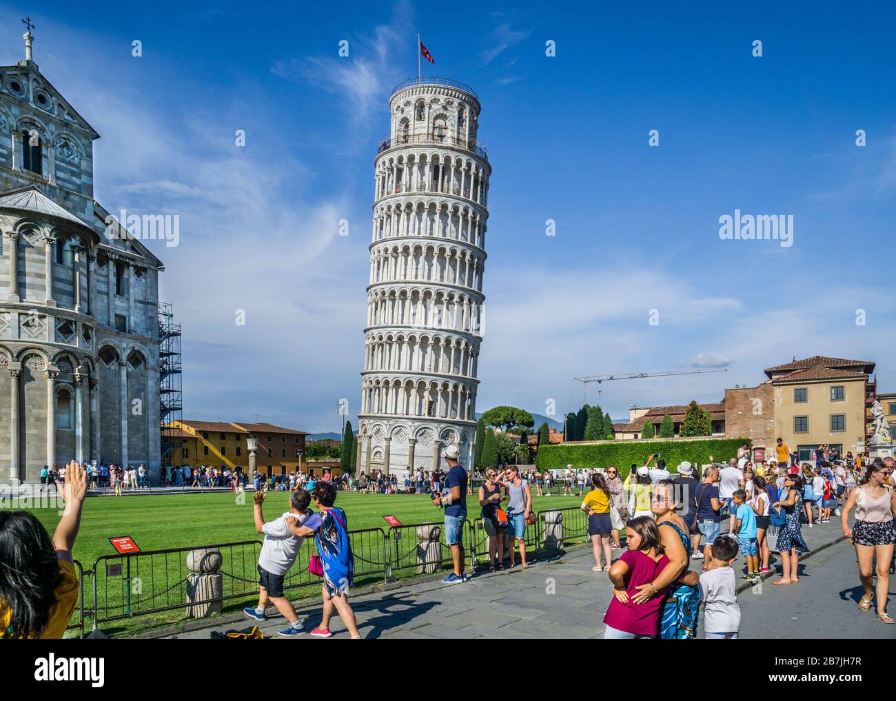 le campanile, le clocher autonome de la cathédrale de Pise sur la Piazza dei Miracoli, l'emblématique Tour penchée de Pise, Toscane, Italie Banque D'Images