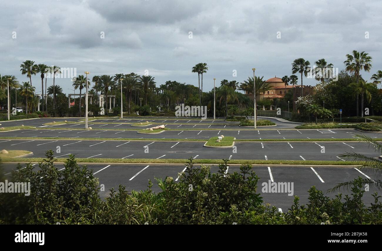 Orlando, Floride, États-Unis. 16 mars 2020. 16 mars 2020 - un parking vide est vu à l'expérience de la Terre Sainte à Orlando, en Floride, le 16 mars 2020, Le premier jour de la fermeture de l'attraction en tant que parcs thématiques de la région d'Orlando suspend ses activités pendant deux semaines dans le but de freiner la propagation du coronavirus (COVID-19). Au 16 mars 2020, 155 cas de coronavirus liés à la Floride étaient signalés. (Paul Hennessy/Alay) crédit : Paul Hennessy/Alay Live News Banque D'Images