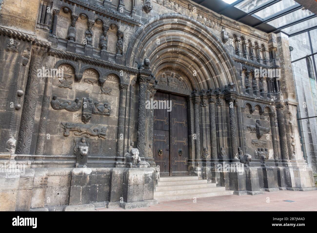 Le portail Schottenportal (portail Scotsman) au monastère écossais de Regensburg, en Bavière, en Allemagne. Banque D'Images