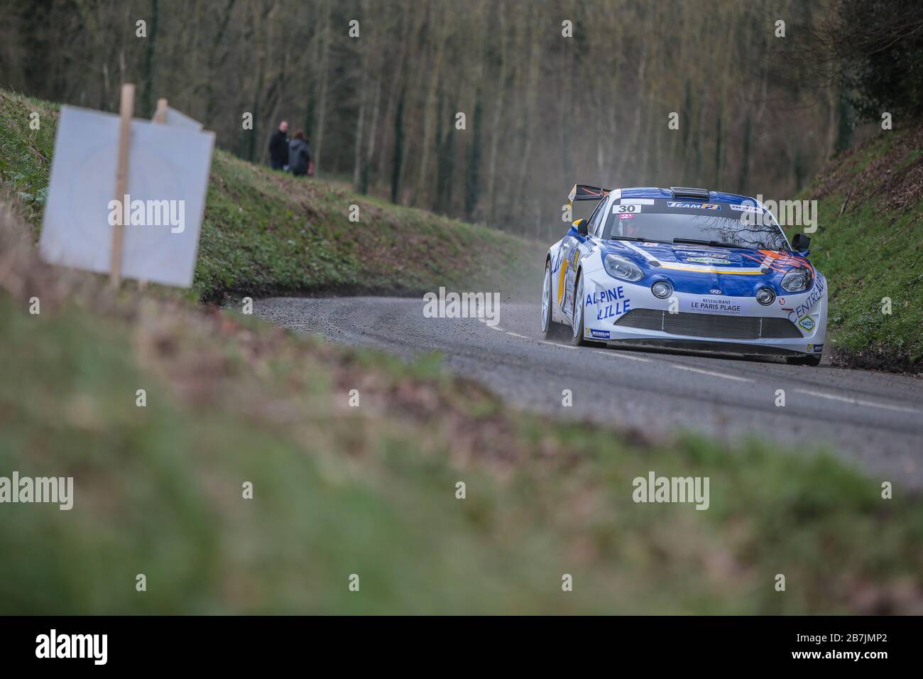 François DELECOUR de France et son co-pilote Jean Rodolphe GUIGONNET  affrontent leur voiture Alpine A110 WRC lors de la première étape du rallye  le Touquet, premier tour du championnat de rallye français