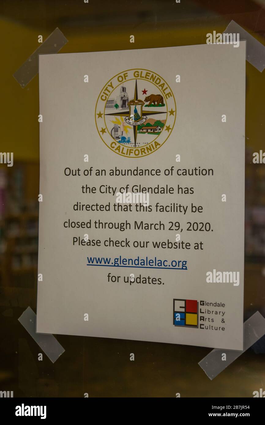 Avis de fermeture de la bibliothèque publique comme mesure de sécurité contre le virus corona/COVID-19 Banque D'Images
