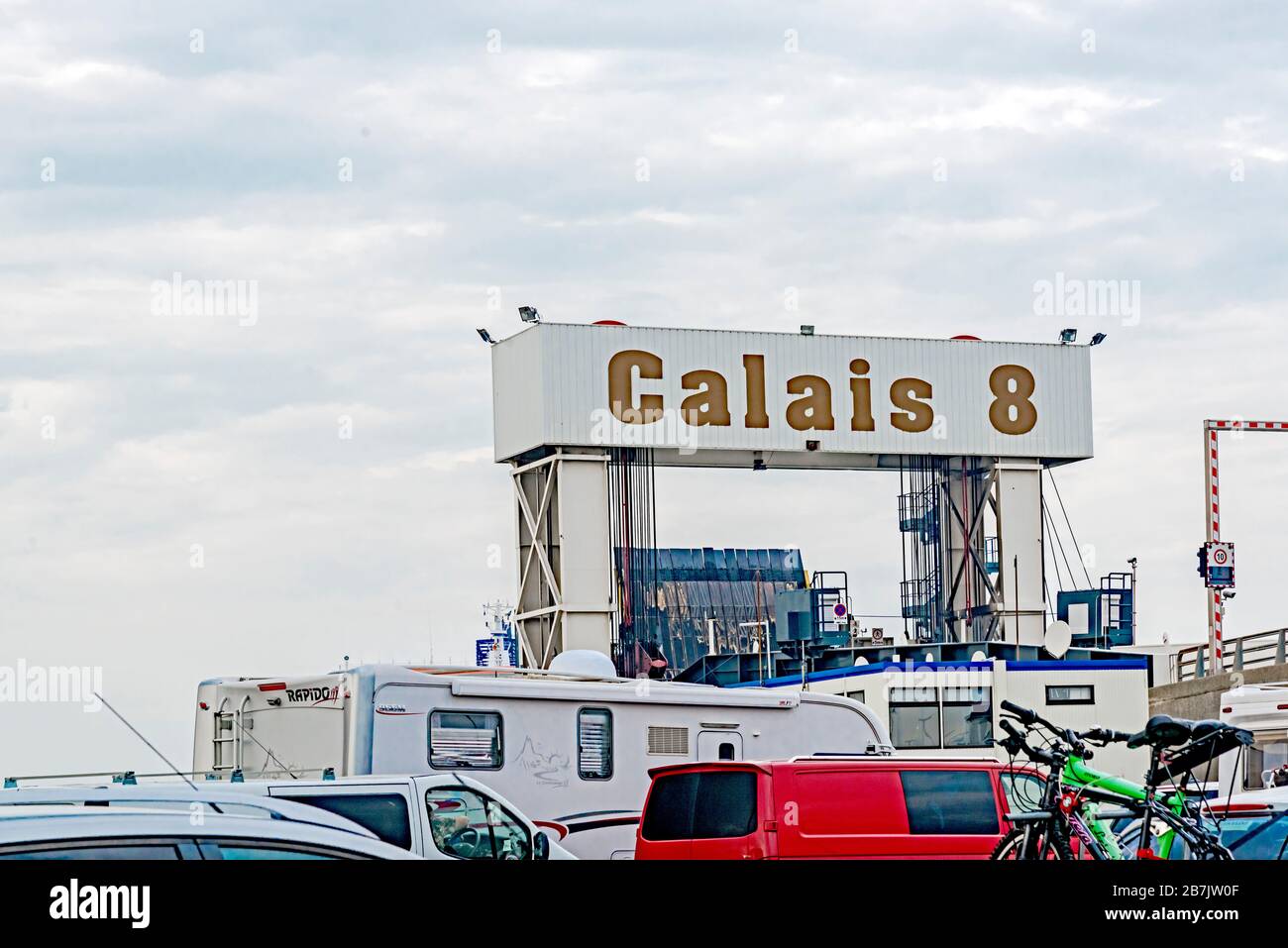 Port de Calais (France) avec points d'amarrage pour ferries; Fähranleger im Hafen von Calais (Frankreich) Banque D'Images