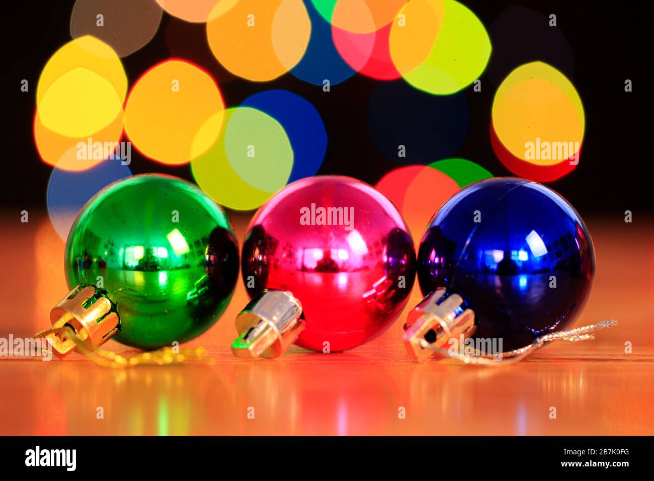 Boules de Noël et la décoration de Noël bokeh， Banque D'Images