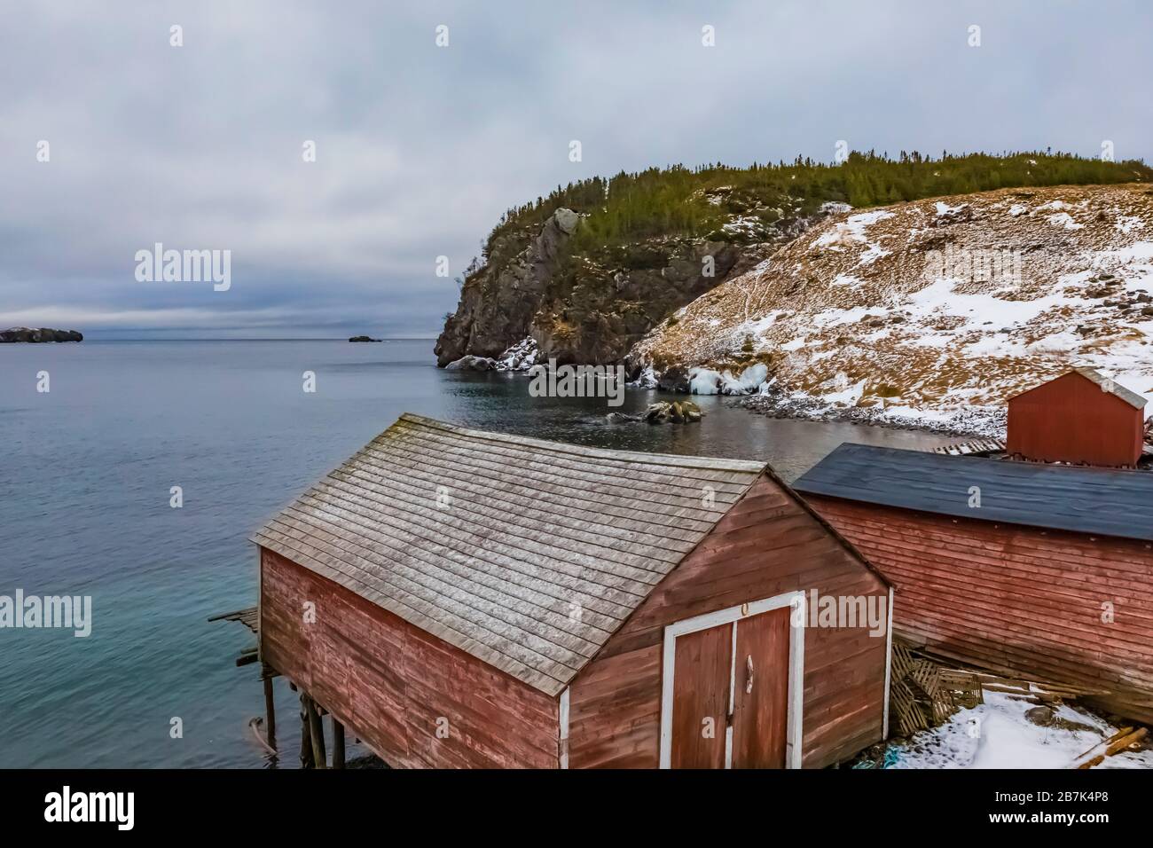 Étapes, utilisées pour la maison de l'équipement de pêche et le traitement des appâts et des poissons, dans l'ancien village de pêcheurs de Dunfield, à Terre-Neuve, au Canada [pas de mainlevée de propriété Banque D'Images