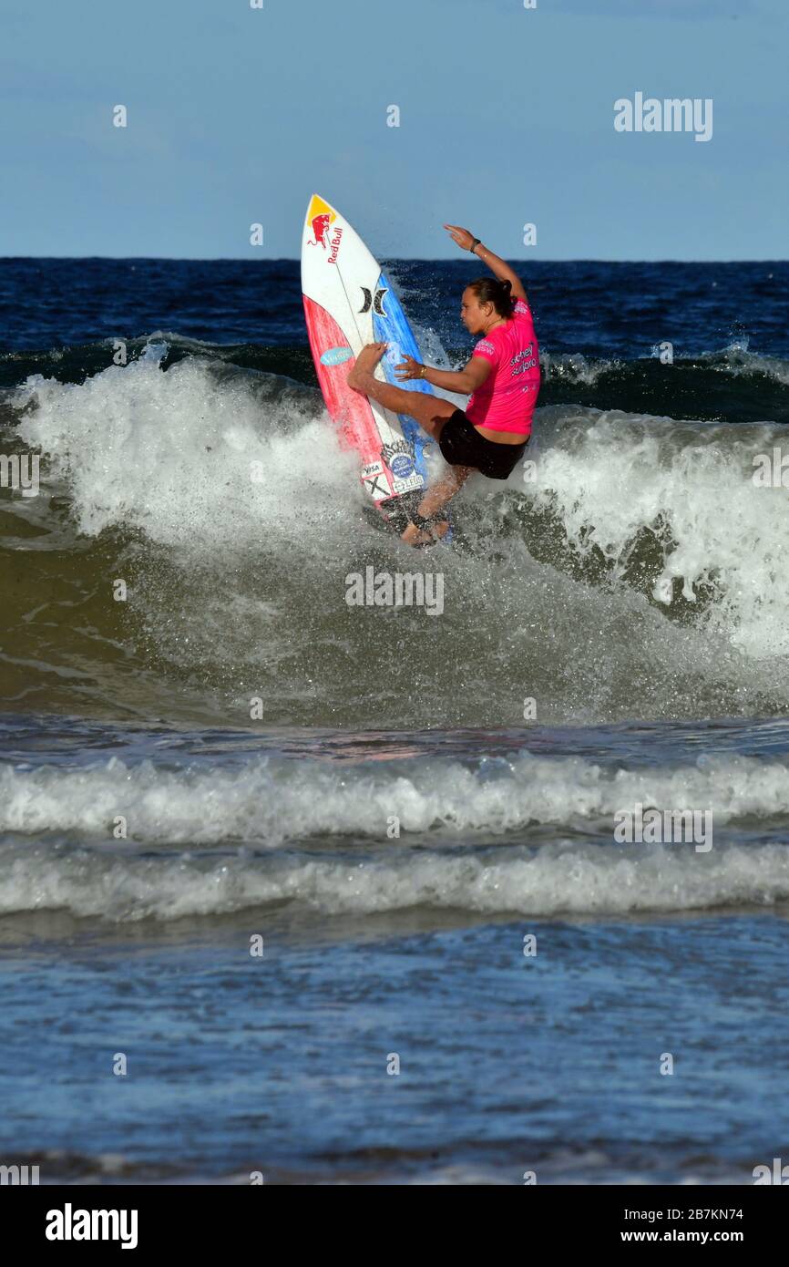 Carissa Moore en action au Sydney Surf Pro 2020 Banque D'Images