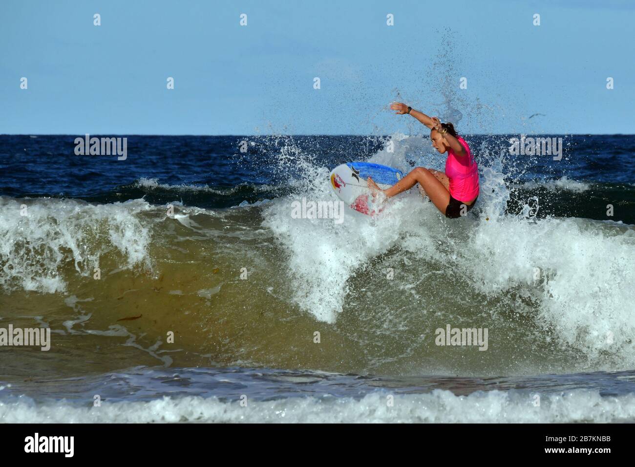 Carissa Moore en action au Sydney Surf Pro 2020 Banque D'Images