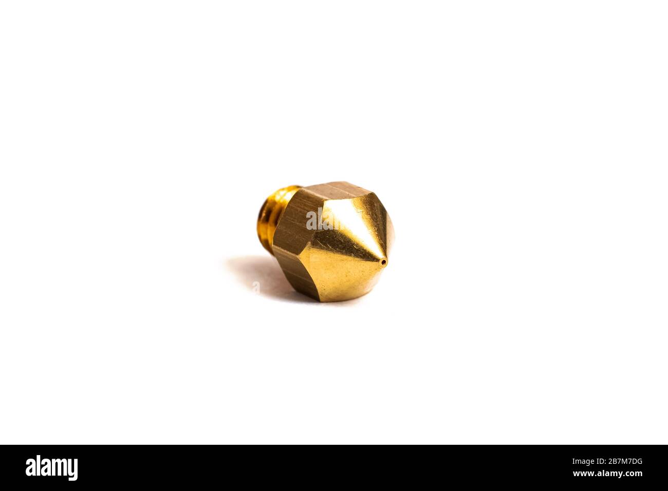 Buse d'extrudeuse pour imprimante tridimensionnelle isolée sur fond blanc Banque D'Images