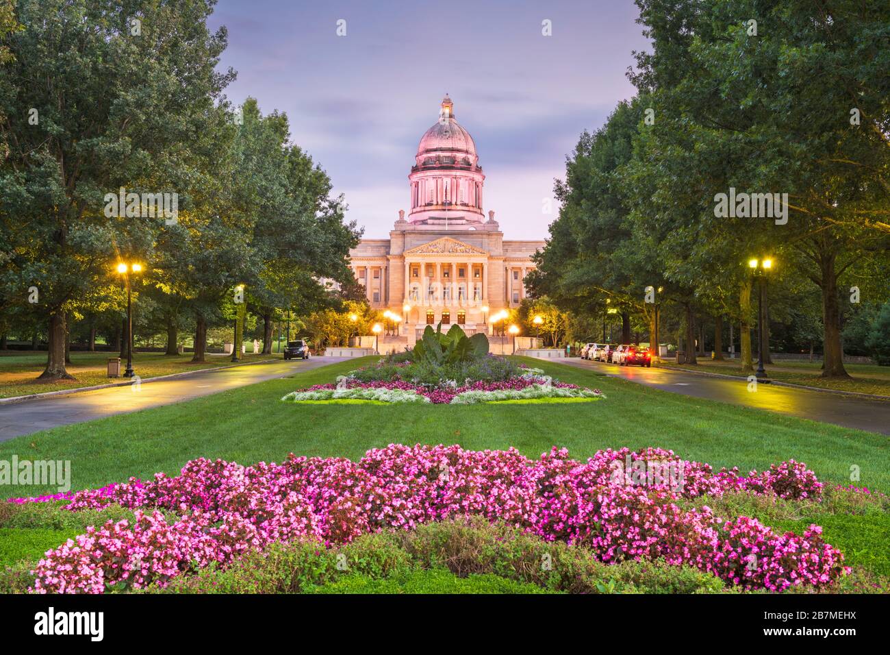 Frankfort, Kentucky, USA avec le Kentucky State Capitol au crépuscule. Banque D'Images