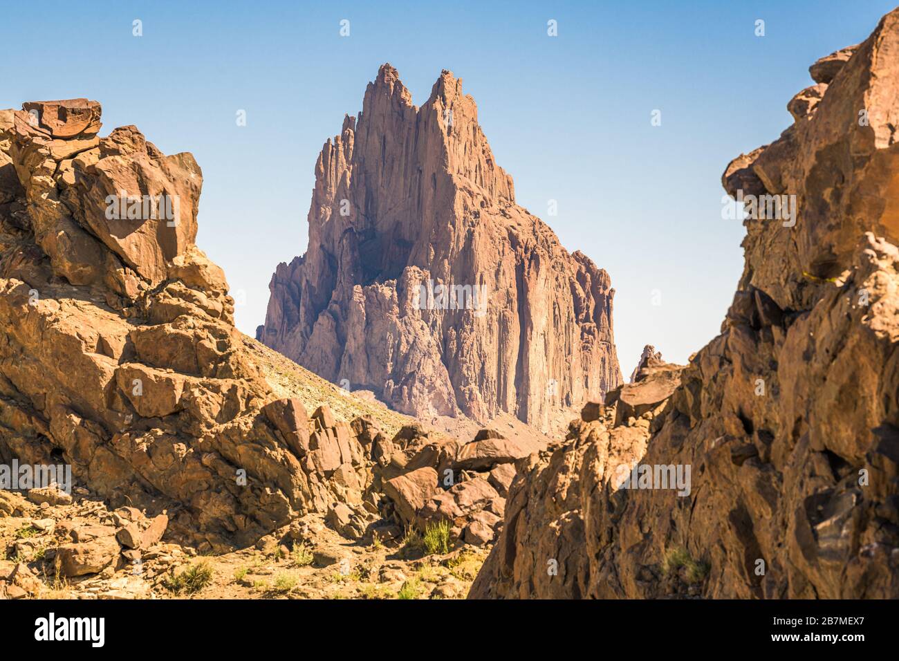 Shiprock, New Mexico, USA à la formation rocheuse de Shiprock. Banque D'Images