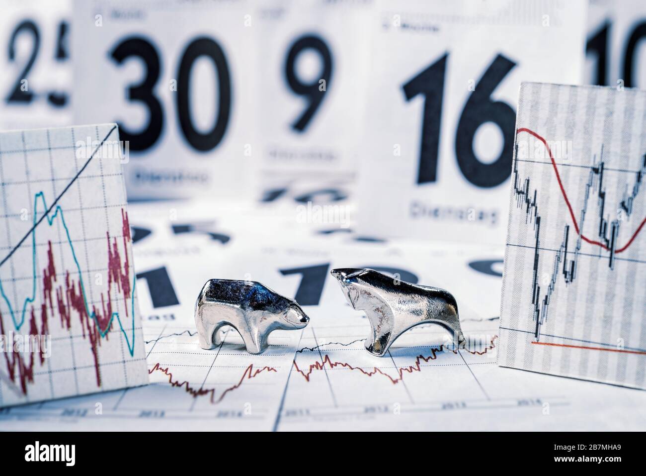 Bull et ours, graphiques avec prix des actions et feuilles de calendrier Banque D'Images