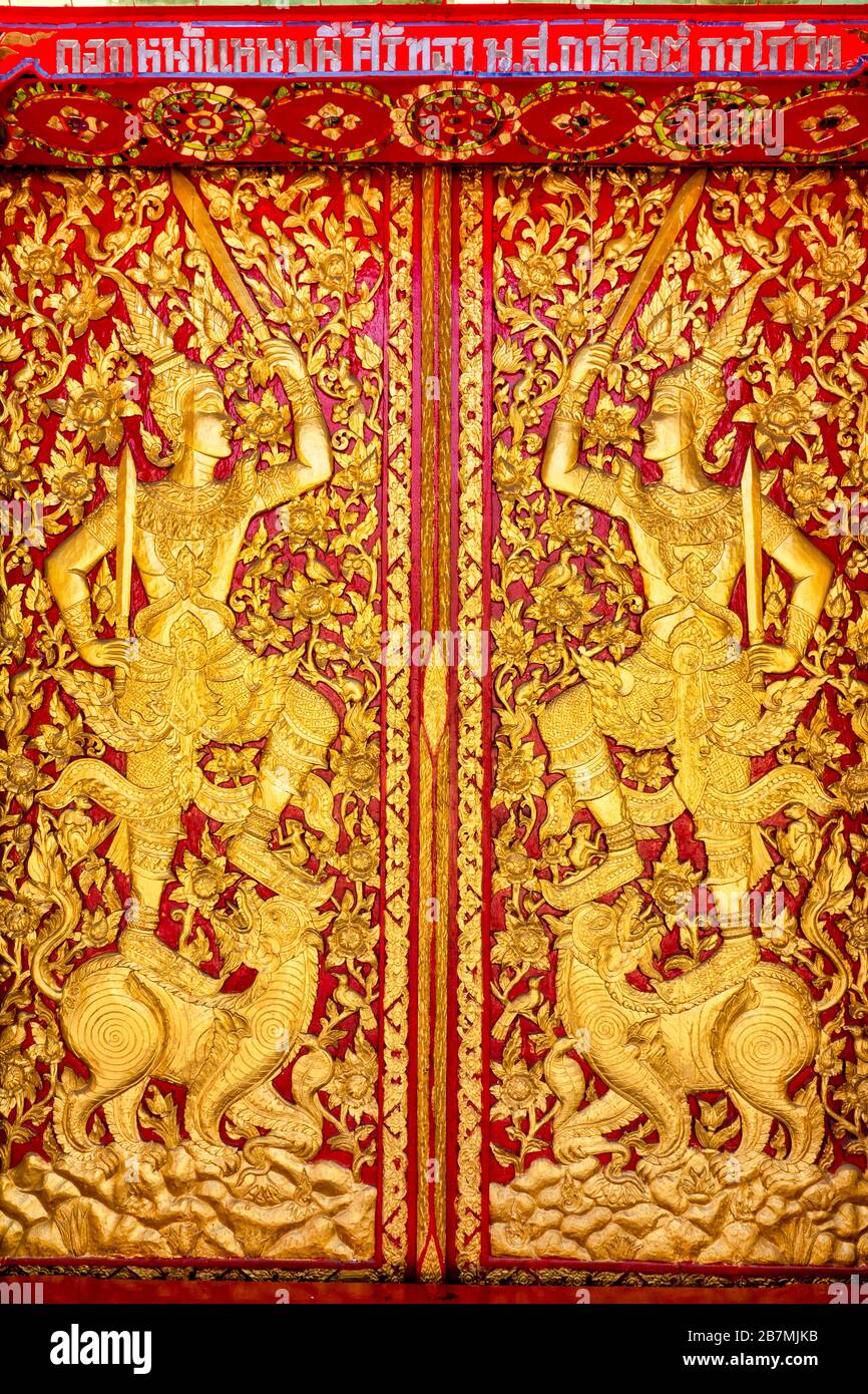 Porte ornée à Wat Mo Kham Tuang, Chiang Mai, Thaïlande Banque D'Images Porte ornée à Wat Mo Kham Tuang, Chiang Mai, Thaïlande Banque D'Images