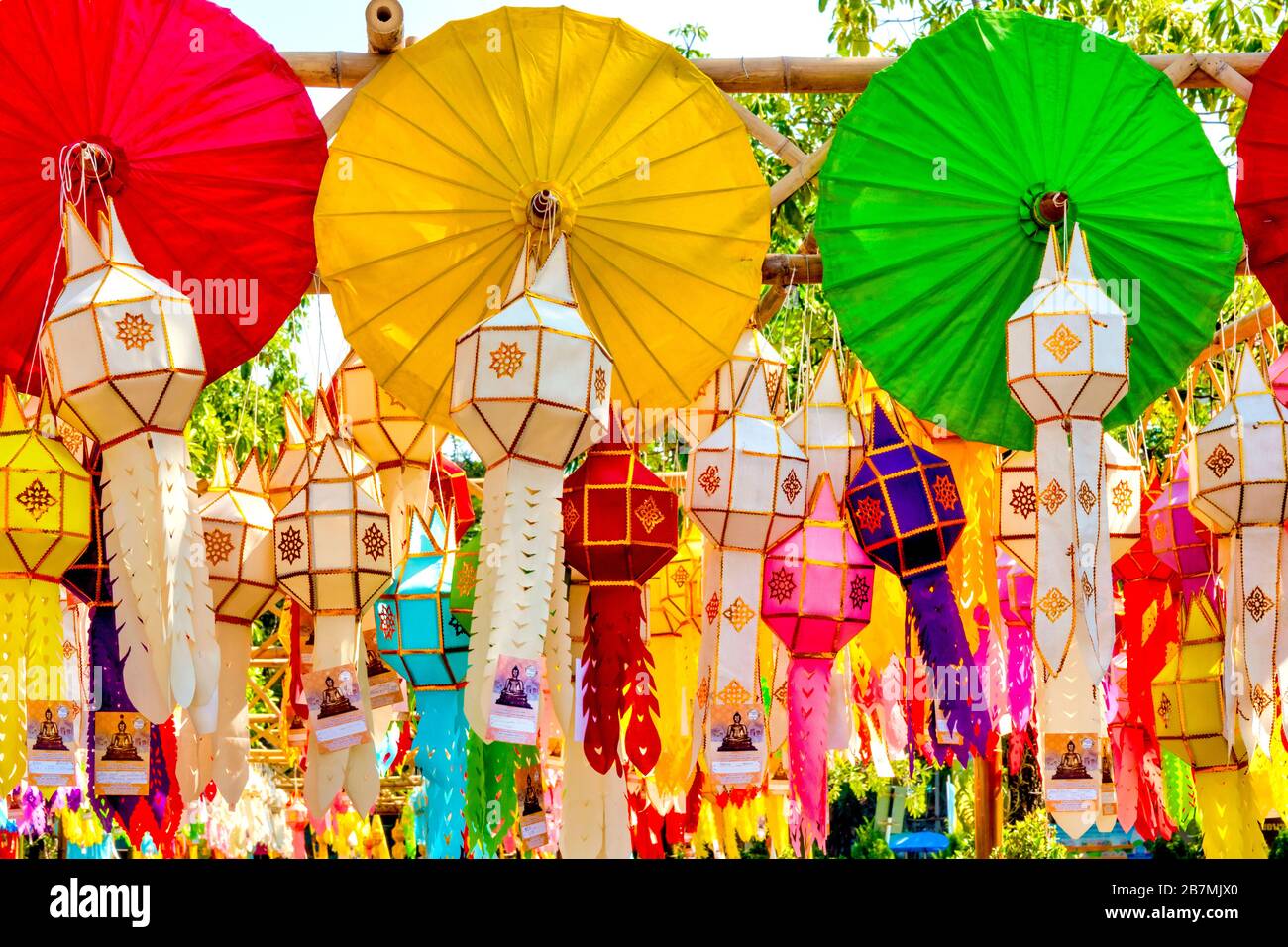 Lanternes lanna traditionnelles à Wat Phra Singh, Chiang Mai, Thaïlande Banque D'Images