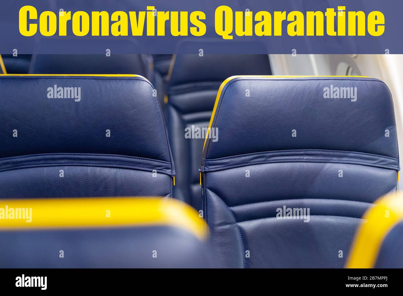 Vol annulé. Coronavirus, panneau d'avertissement avec texte quarantaine de Coronavirus dans cabine d'avion vide.vol annulé, pas de voyage,arrêter compagnie aérienne pour Banque D'Images