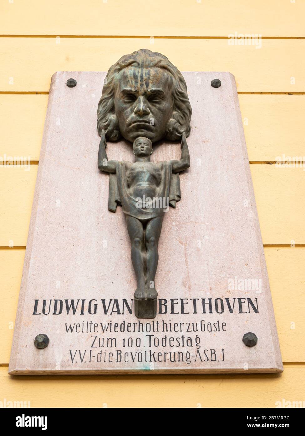Vienne, Autriche - 8 mars 2020: Plaque Ludwig van Beethoven à Jedlesee Vienne. Cette plaque se trouve sur une ancienne maison où Ludwig van Beethoven s'était servi vis-à-vis Banque D'Images