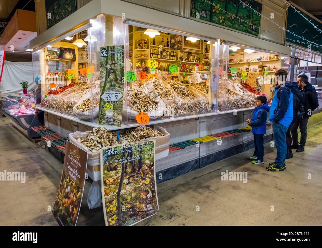 Étalage de champignons secs, Mercato Centrale, marché central, centro storico, Florence, Italie Banque D'Images