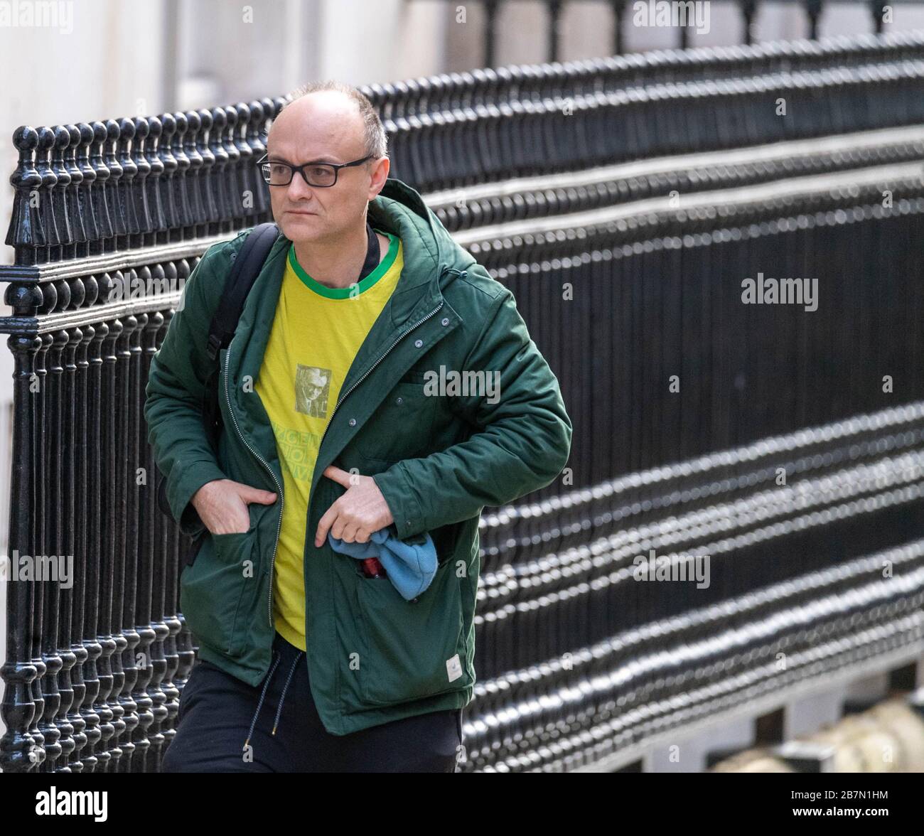 Londres, Royaume-Uni. 17 mars 2020. Dominic Cummings arrive au 10 Downing Street, Londres crédit: Ian Davidson/Alay Live News Banque D'Images
