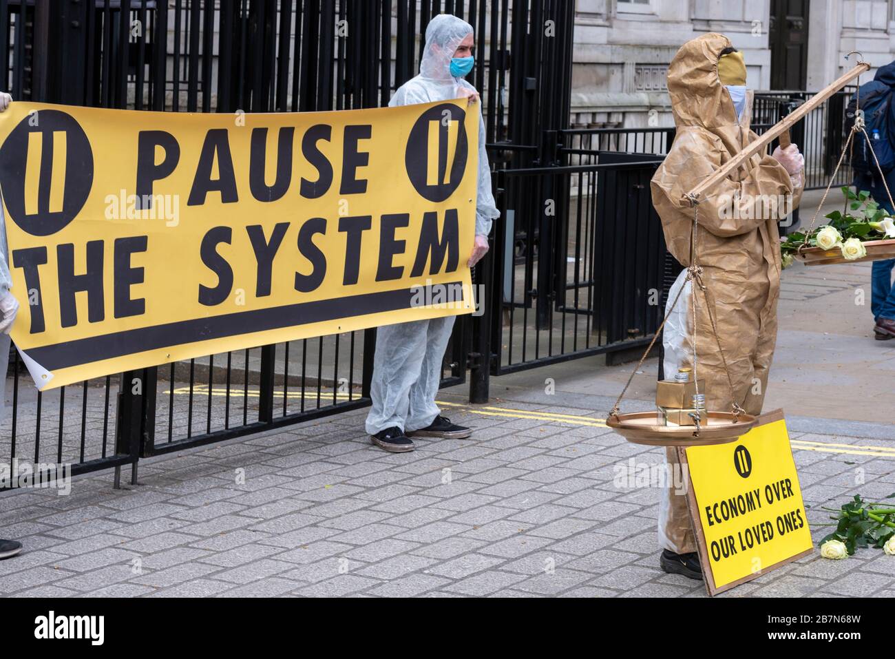 Londres, Royaume-Uni. 17 mars 2019. Protestation contre l'extinction des Rébellions à l'extérieur de Downing Street, Londres crédit: Ian Davidson/Alay Live News Banque D'Images