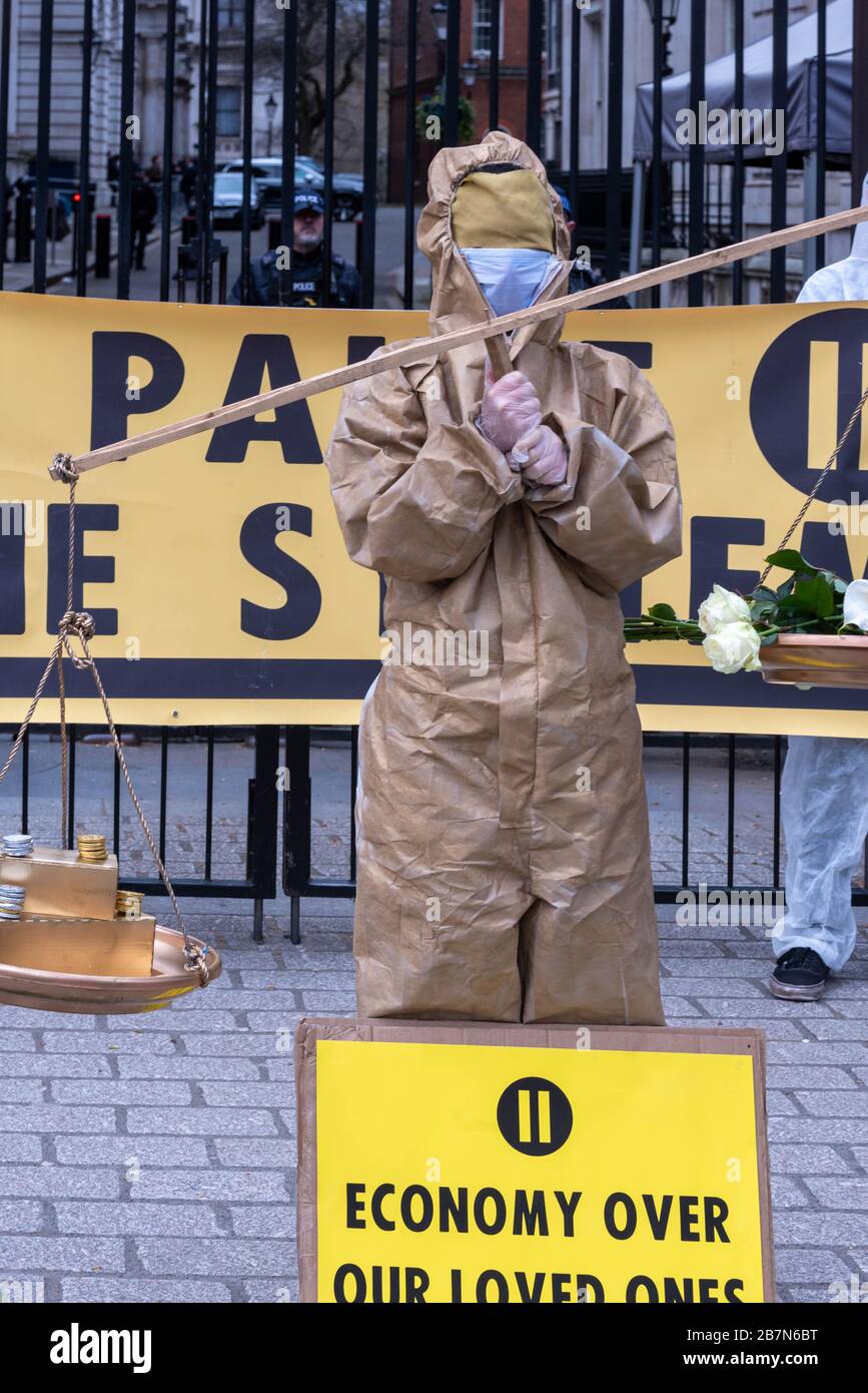 Londres, Royaume-Uni. 17 mars 2019. Protestation contre l'extinction des Rébellions à l'extérieur de Downing Street, Londres crédit: Ian Davidson/Alay Live News Banque D'Images