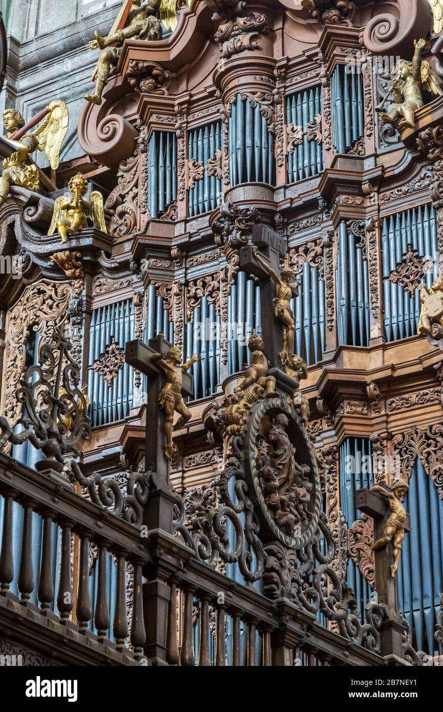 Un des deux organes de tuyauterie de la cathédrale métropolitaine de Mexico, Mexique. Datant de 1736, ils sont les plus grands organes du XVIIIe siècle de l'Amer Banque D'Images