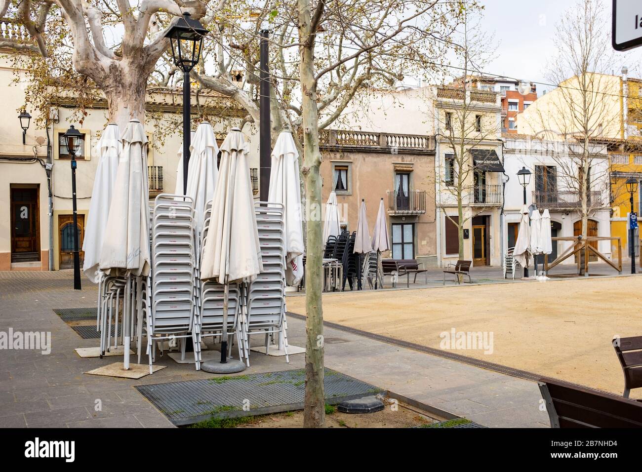 Bars et restaurants fermés. Rues vides à Sant Cugat del Valles, une ville normalement animée de quelque 90 000 personnes en dehors de Barcelone, le jour befo Banque D'Images