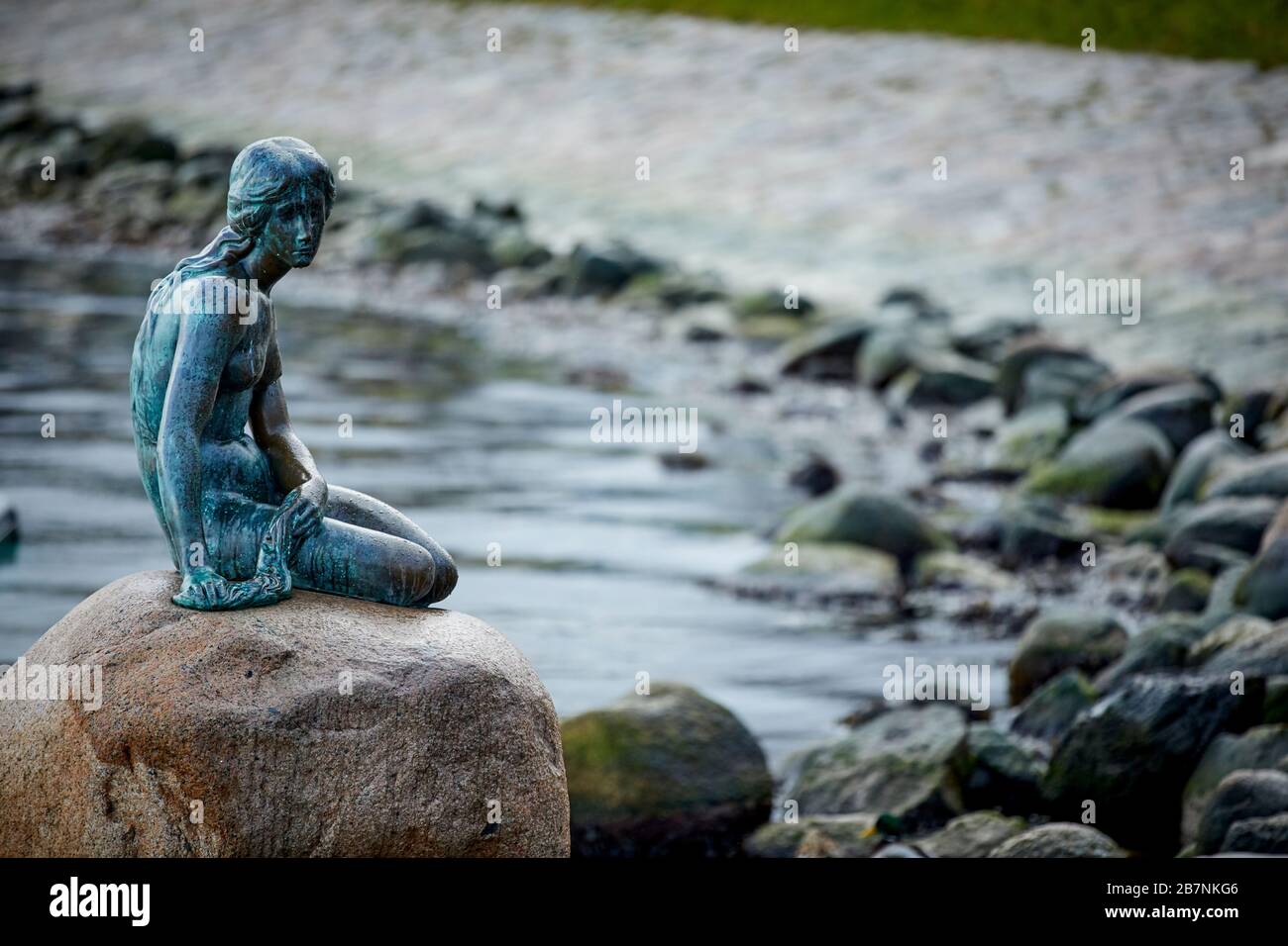 Copenhague, capitale du Danemark, statue de bronze de la petite Sirène sur la promenade Langelini du concepteur Edvard Eriksen Banque D'Images