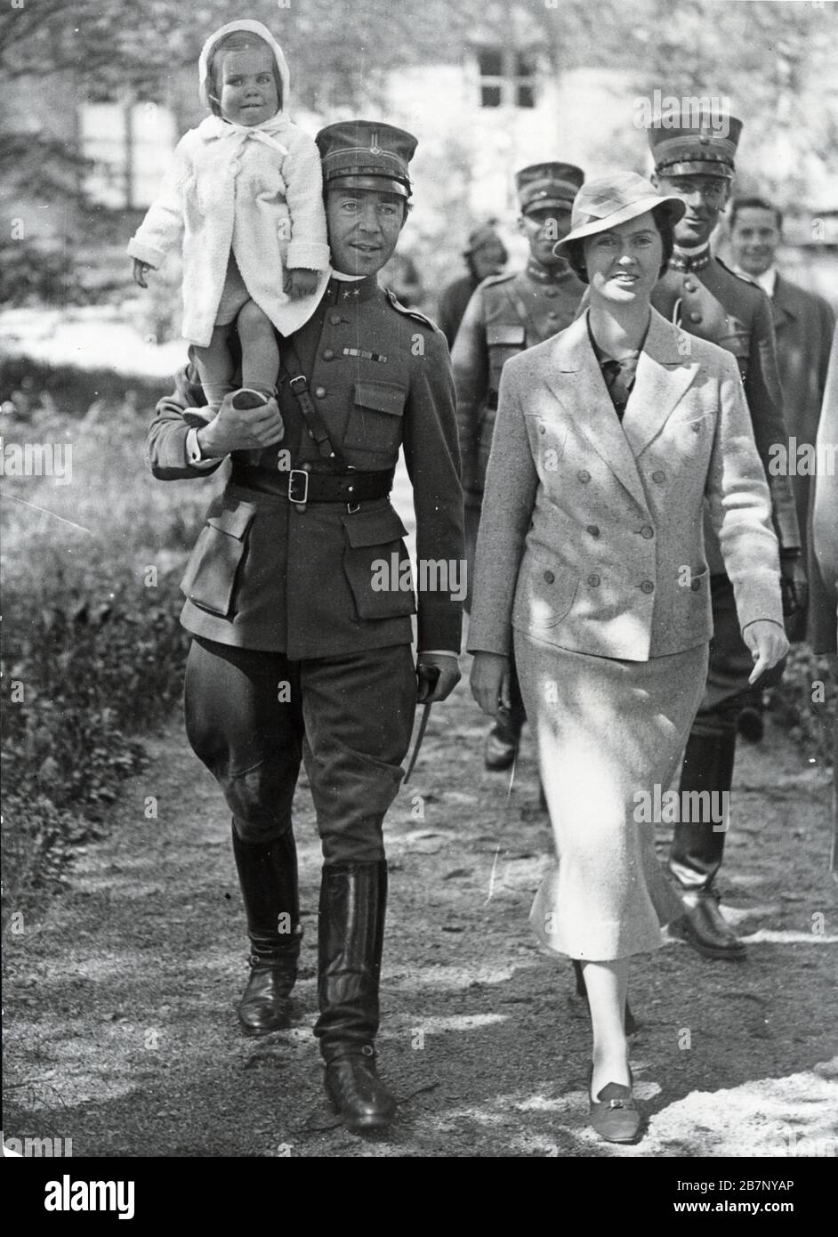 La princesse Sibylla et le prince Gustaf Adolf avec la princesse Margaret marchent à Hagaparken, Suède, 28/5 1936. Banque D'Images
