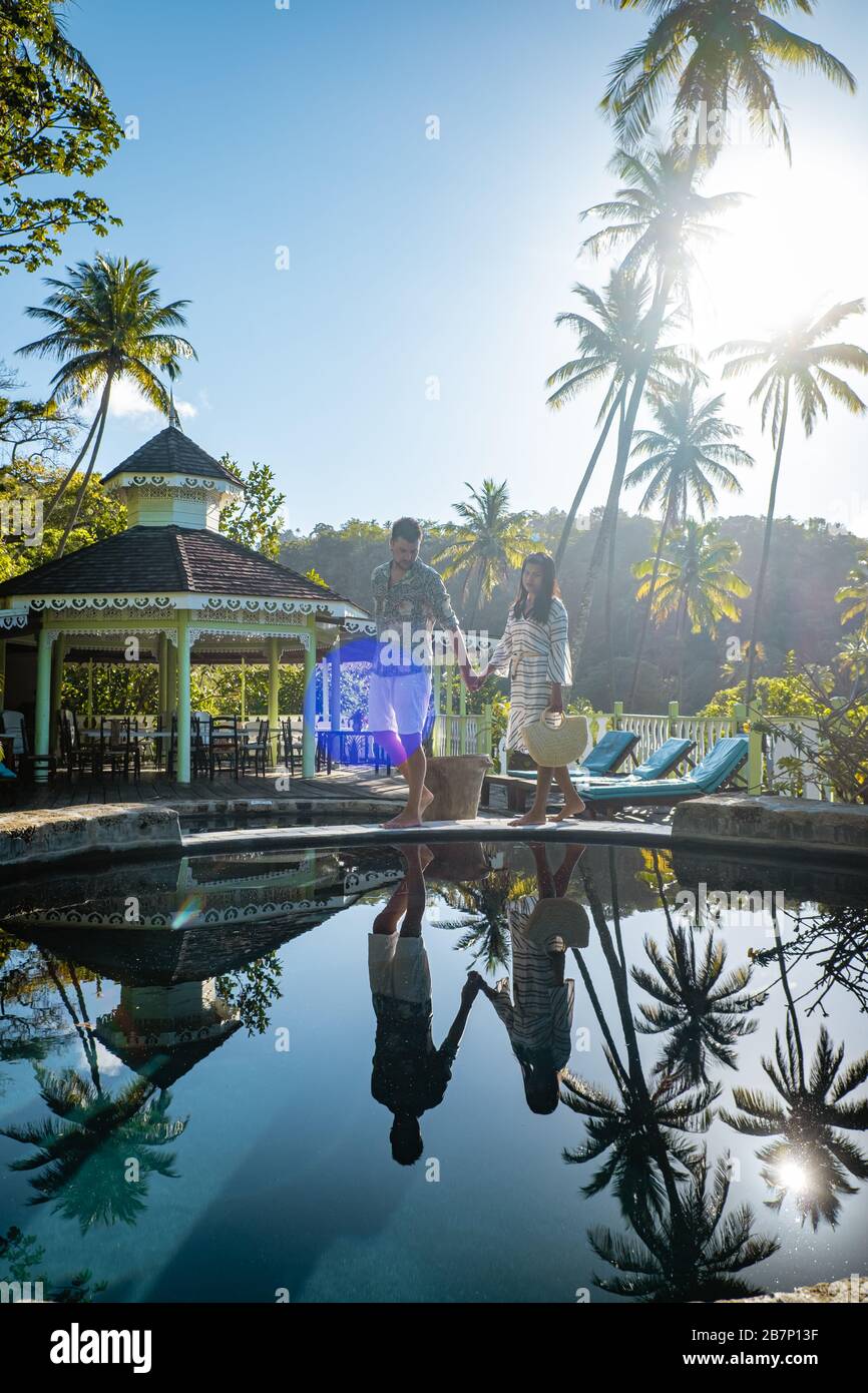 Sainte-Lucie caraïbes, couple en vacances à l'île tropicale de Sainte-Lucie , hommes et femmes en voyage d'advenure Banque D'Images