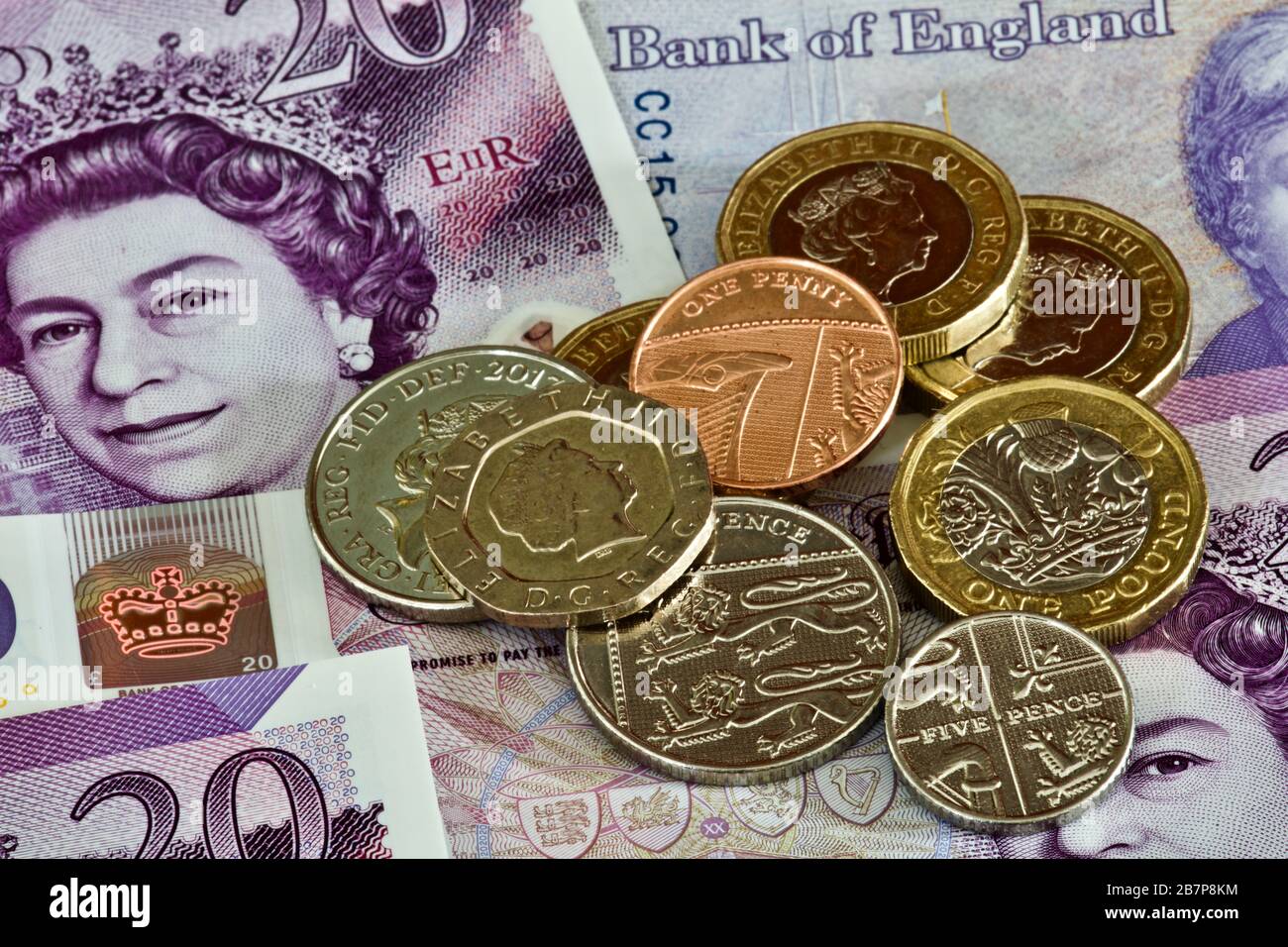 Pièces britanniques sur les nouveaux billets en polymère 2020 £20 Banque D'Images