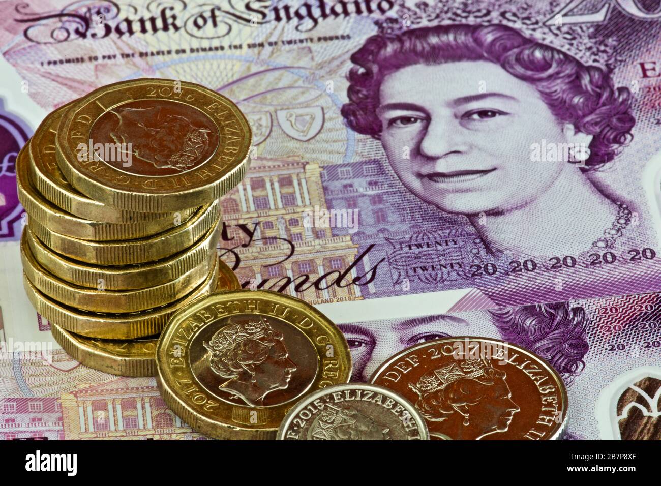 Pièces britanniques sur les nouveaux billets en polymère 2020 £20 Banque D'Images