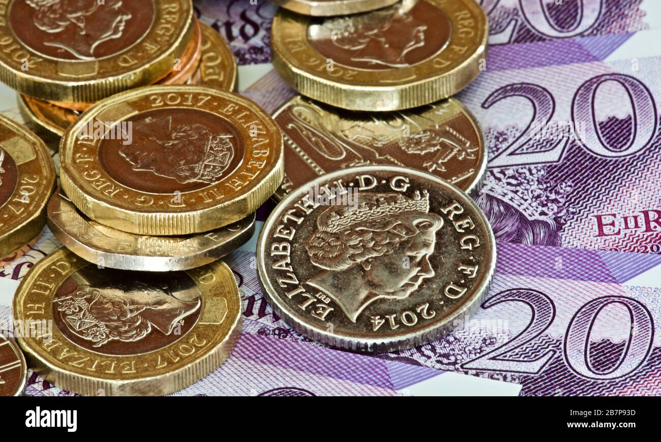 Pièces britanniques sur les nouveaux billets en polymère 2020 £20 Banque D'Images