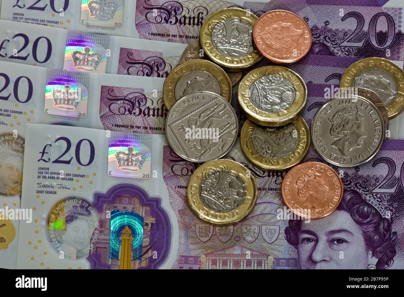 Pièces britanniques sur les nouveaux billets en polymère 2020 £20 Banque D'Images