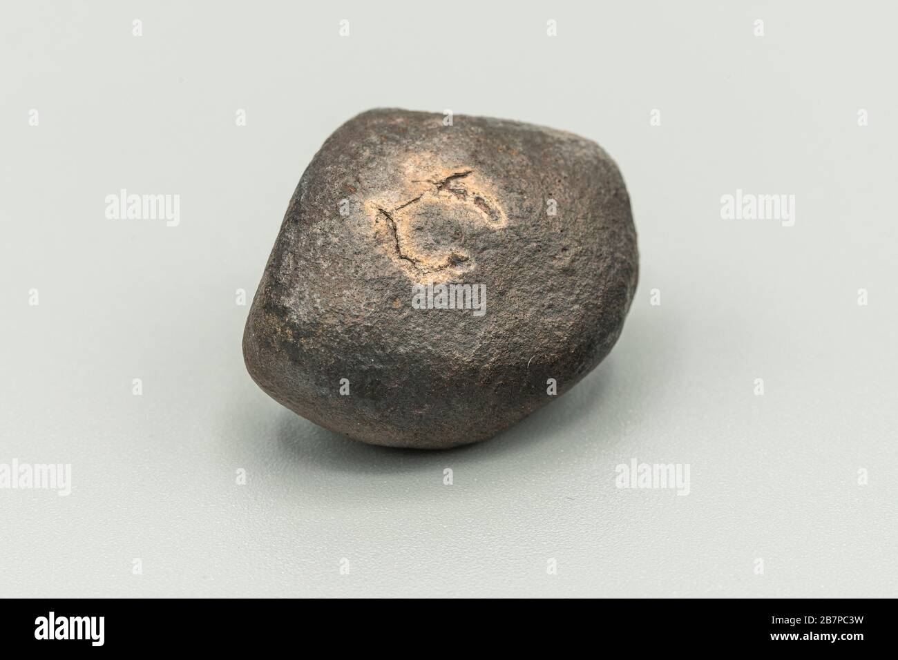 Météorite chondrite L6W2 Type isolé, morceau de roche formé comme astéroïde dans l'univers à pendant la création du système solaire Banque D'Images