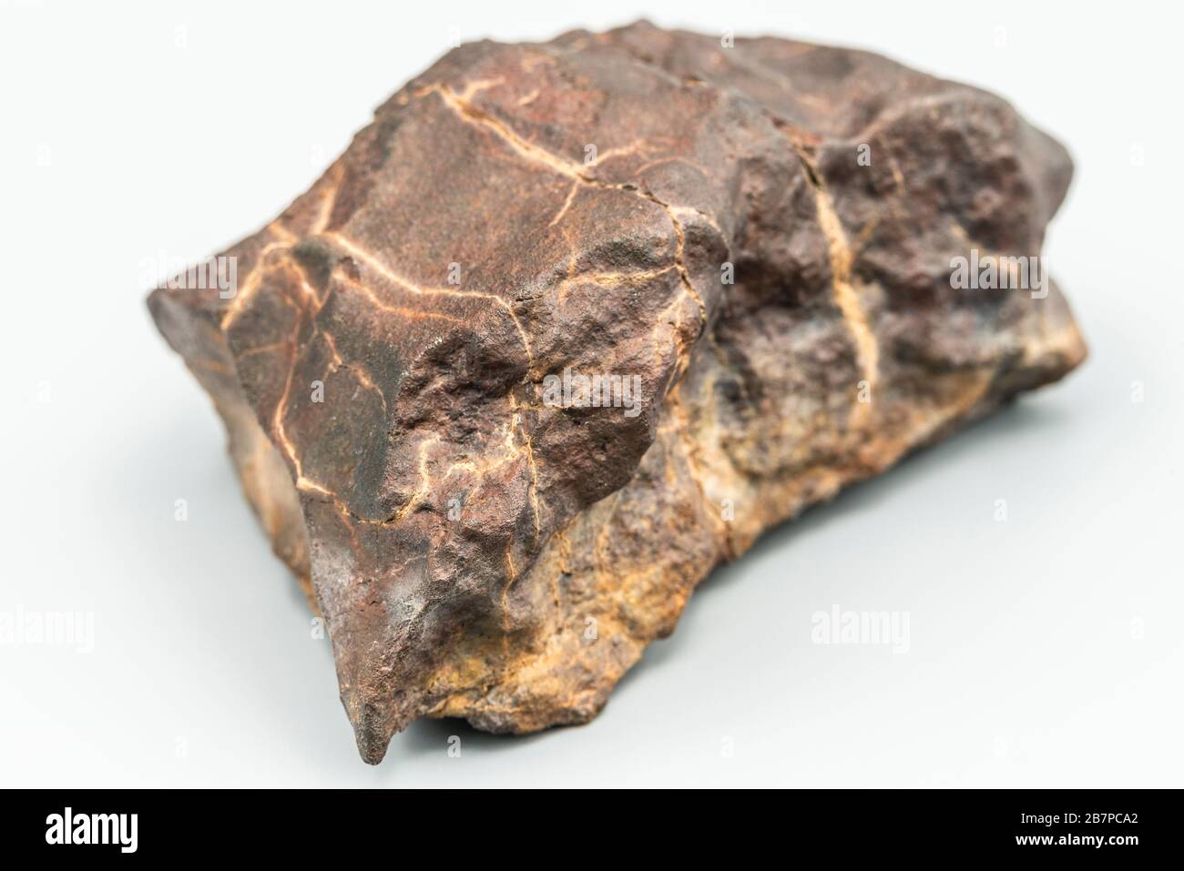 Météorite chondrite H Type isolé, morceau de roche formé dans l'espace extérieur dans les premiers stades du système solaire comme astéroïdes Banque D'Images