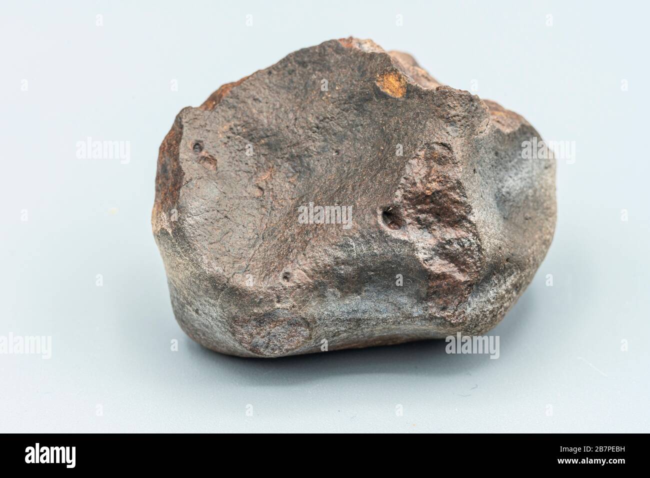 Météorite chondrite L6W2 Type isolé, morceau de roche formé comme astéroïde dans l'univers à pendant la création du système solaire Banque D'Images