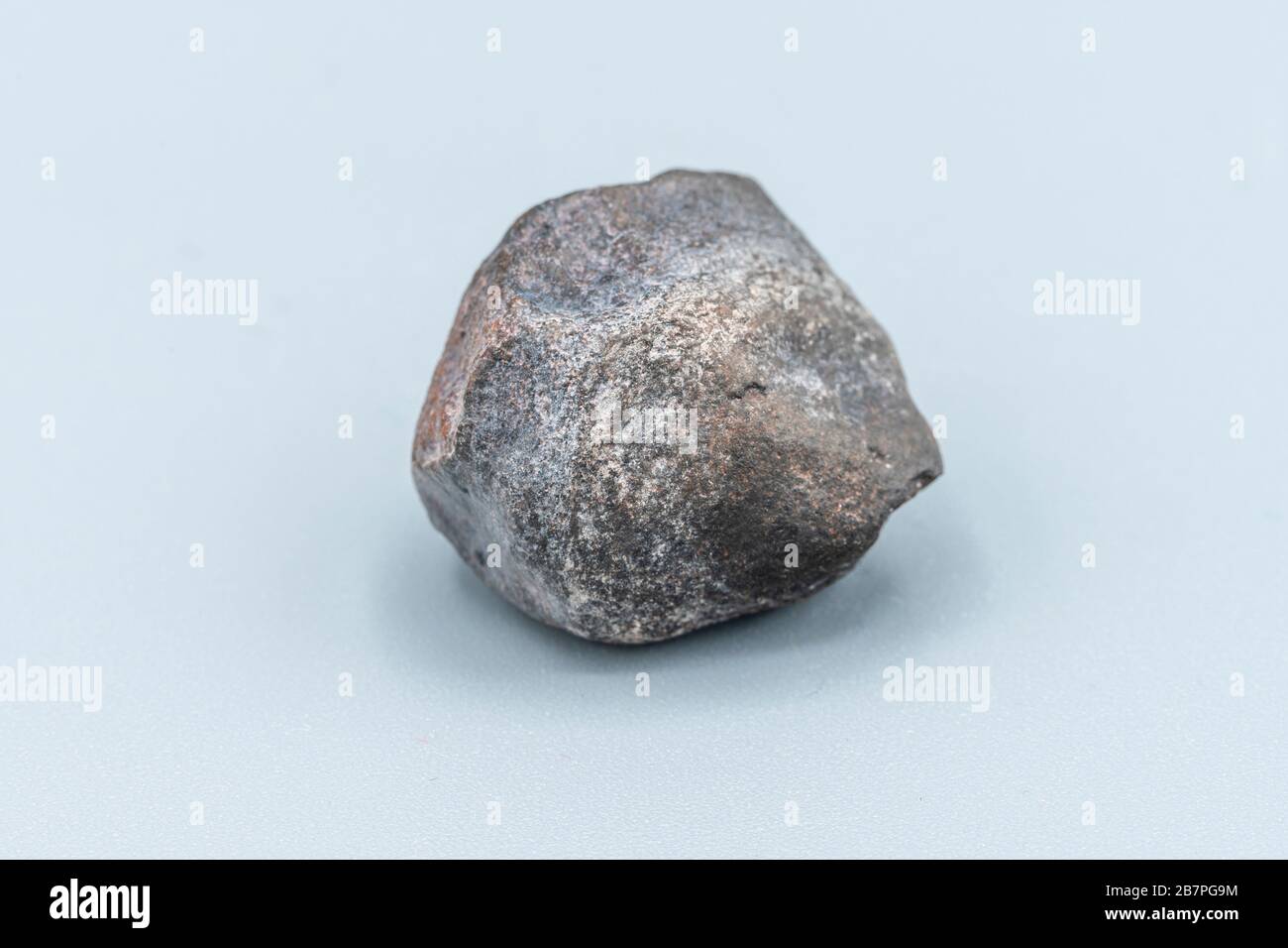 Météorite chondrite L6W2 Type isolé, morceau de roche formé comme astéroïde dans l'univers à pendant la création du système solaire Banque D'Images