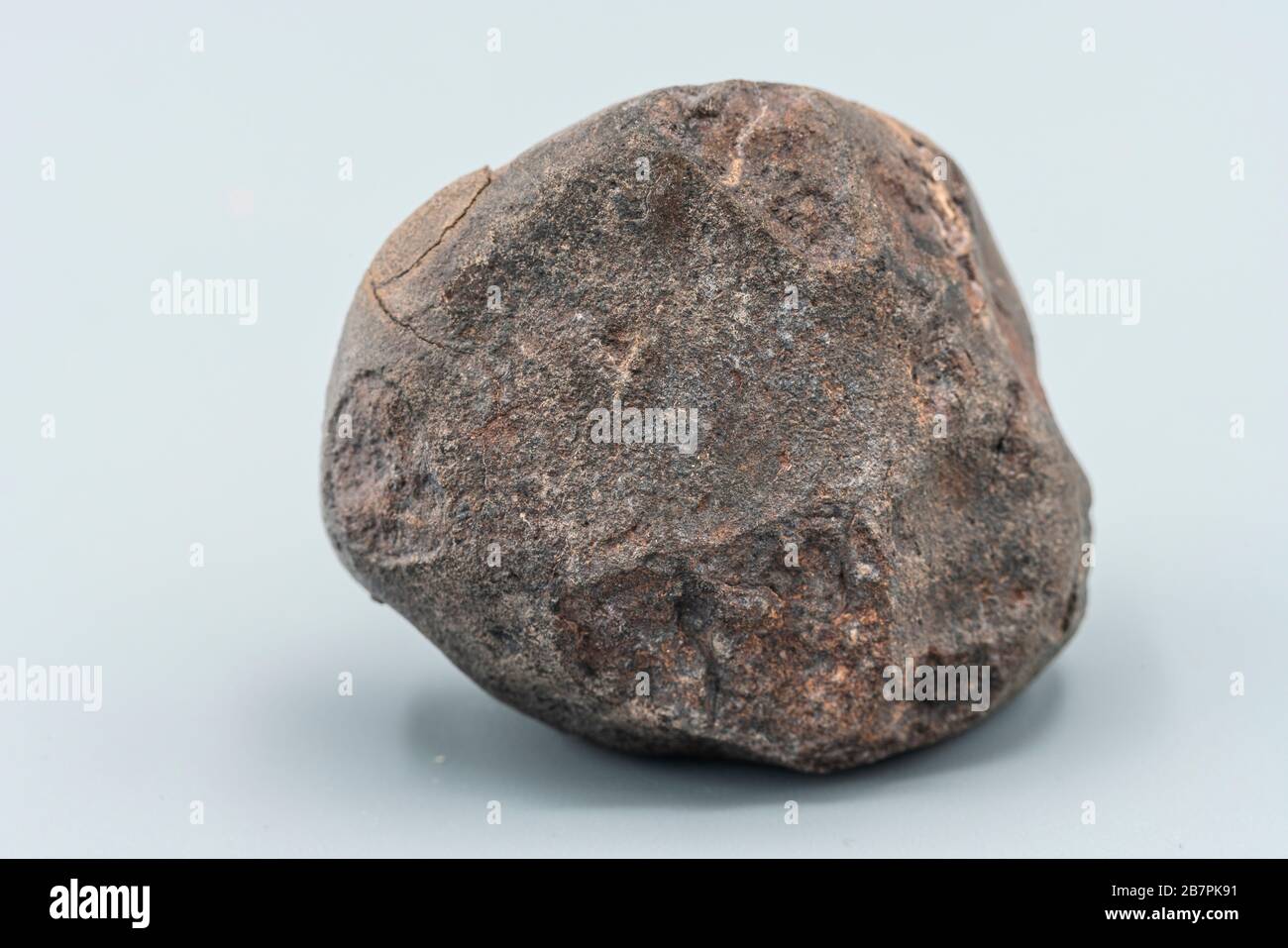Météorite chondrite L6W2 Type isolé, morceau de roche formé comme astéroïde dans l'univers à pendant la création du système solaire Banque D'Images