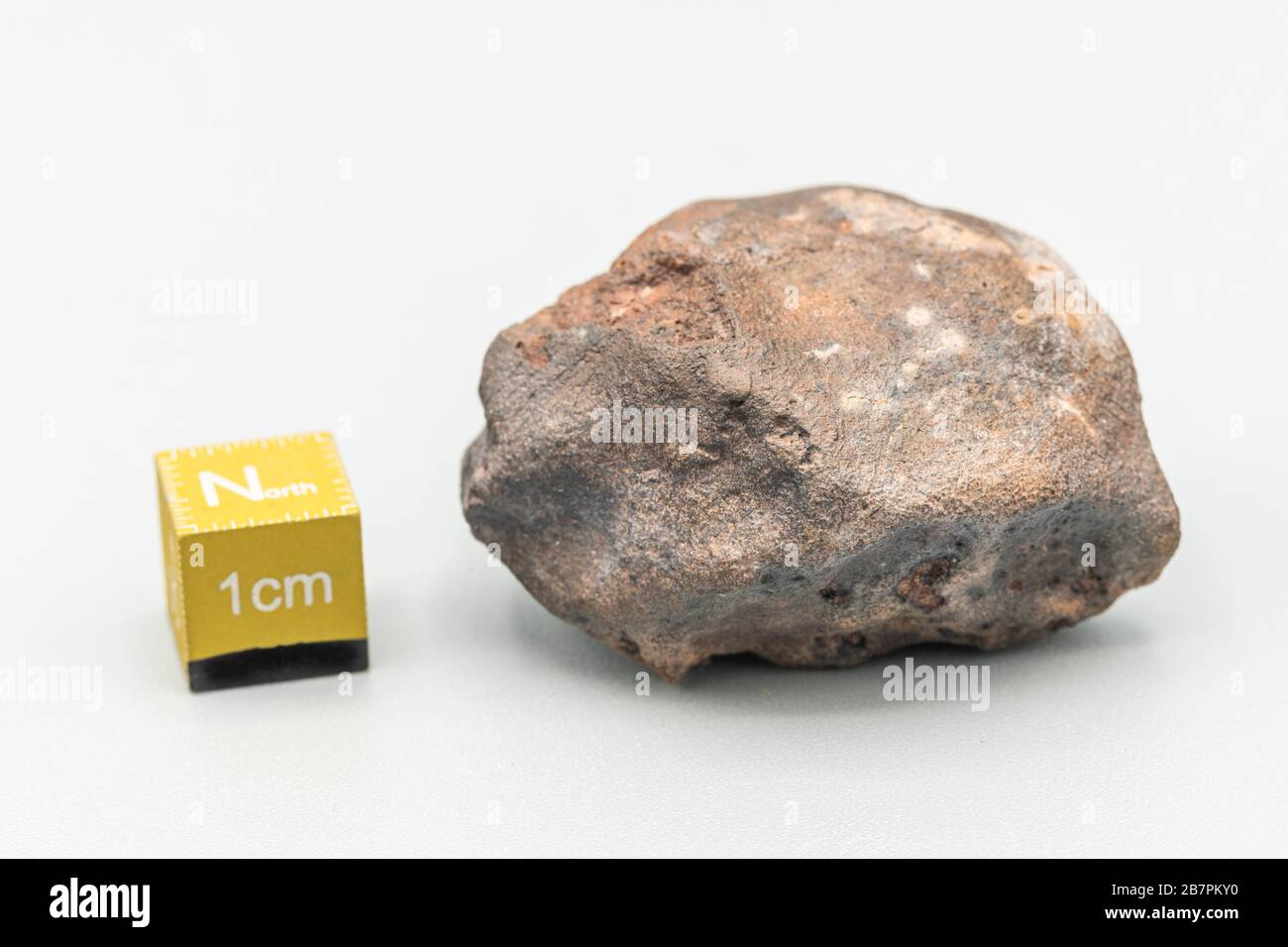 Météorite chondrite L6W2 Type isolé, morceau de roche formé comme astéroïde dans l'univers à pendant la création du système solaire Banque D'Images