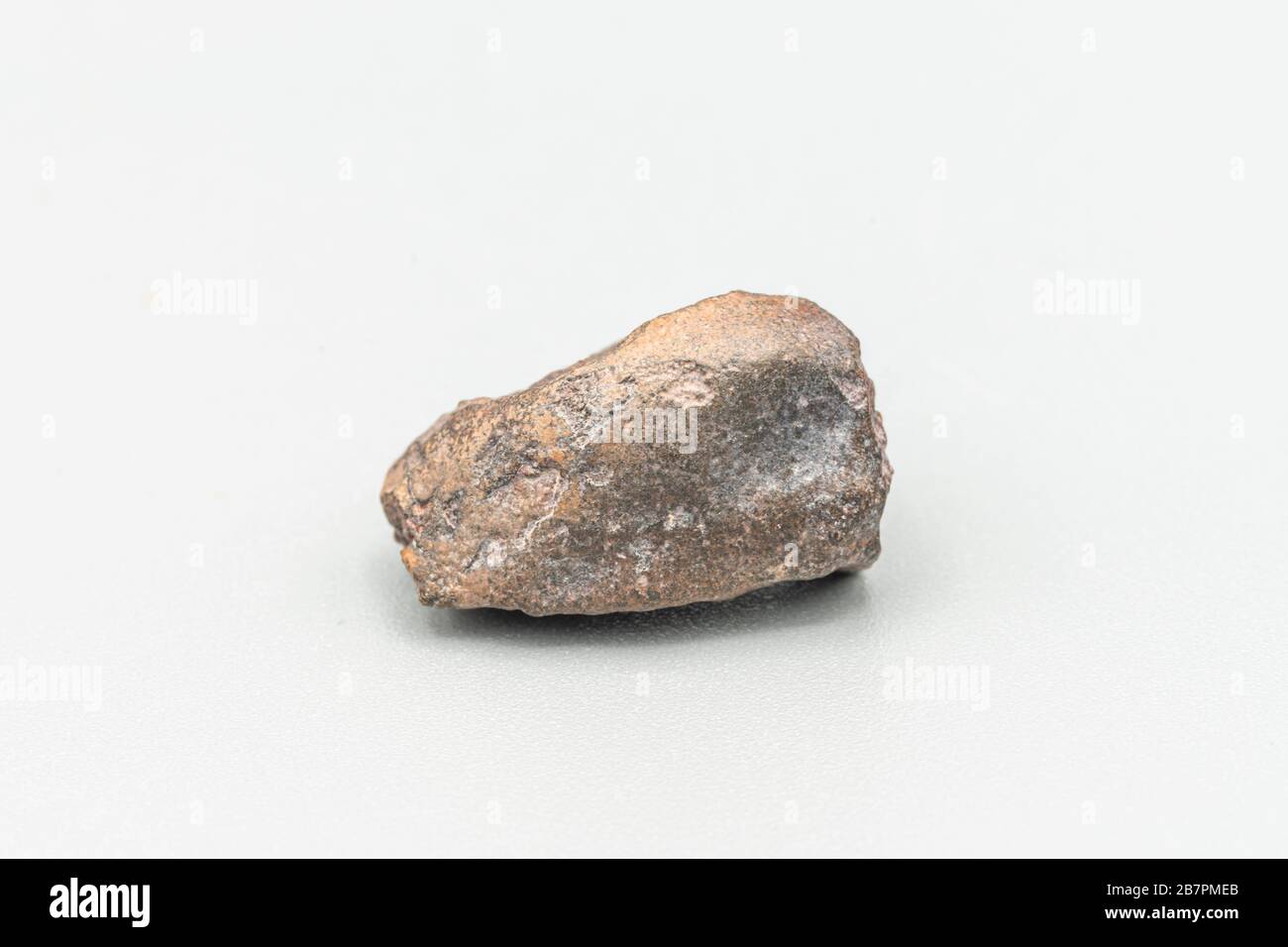 Météorite chondrite L6W2 Type isolé, morceau de roche formé comme astéroïde dans l'univers à pendant la création du système solaire Banque D'Images