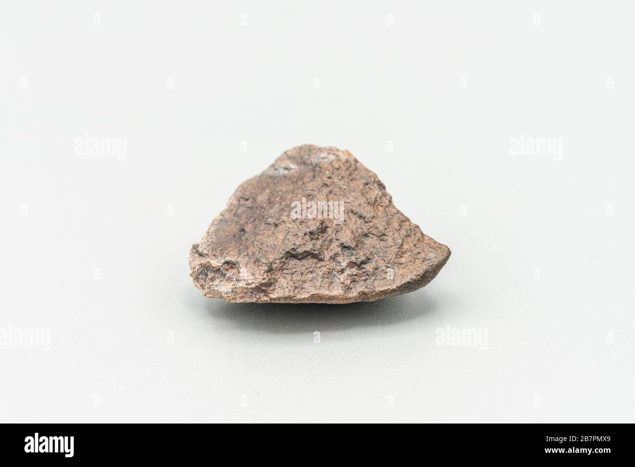 Météorite chondrite L6W2 Type isolé, morceau de roche formé comme astéroïde dans l'univers à pendant la création du système solaire Banque D'Images