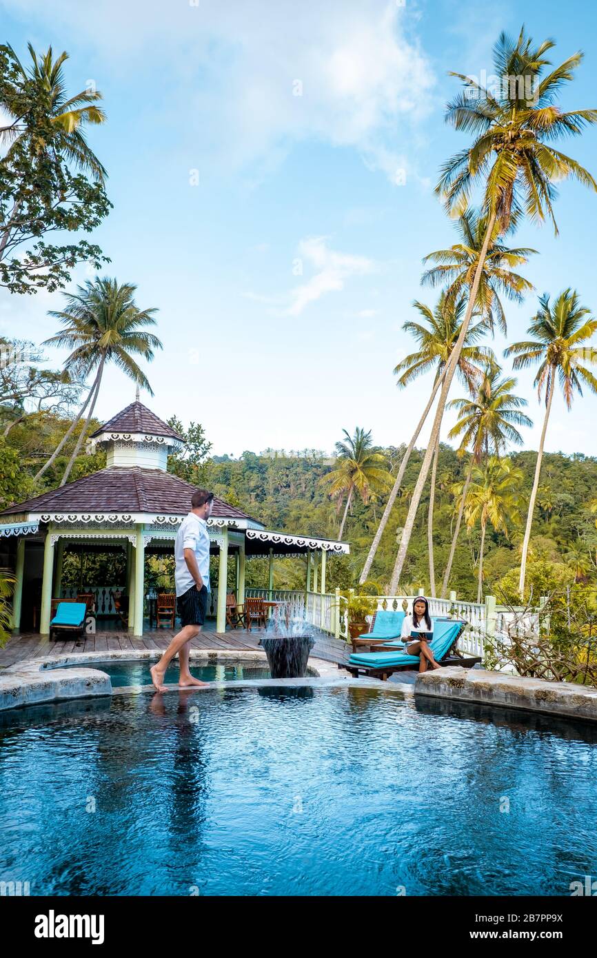 Sainte-Lucie caraïbes, couple en vacances à l'île tropicale de Sainte-Lucie , hommes et femmes en voyage d'advenure Banque D'Images