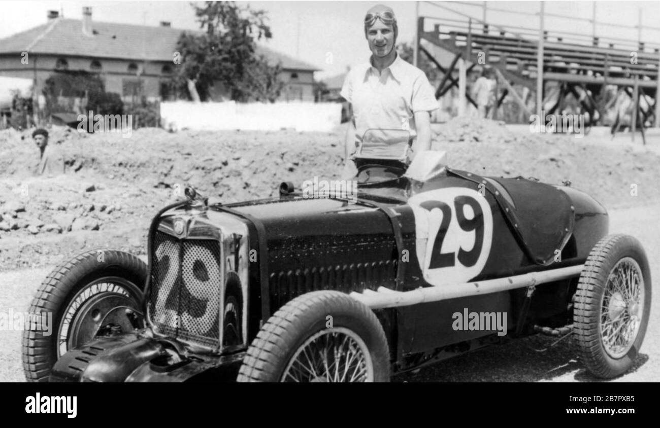 RICHARD SEAMAN (1913-1939) pilote de course britannique avec sa MG K3 Magnette en 1934 Banque D'Images