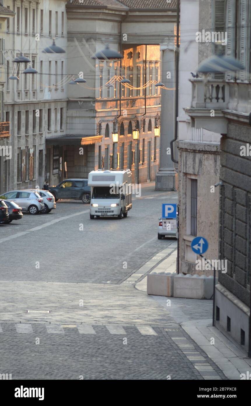 Covid-19 quarantaine la vie de rue à Cremona, Lombardie, Italie Banque D'Images